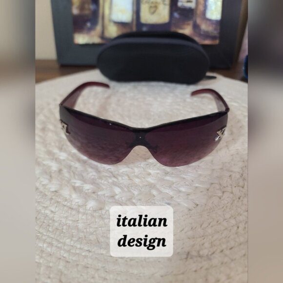Italian Design Sunglasses - Picture 1 of 9